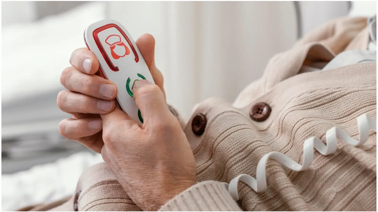  What To Look For When Choosing A Home Medical Alert For Seniors?